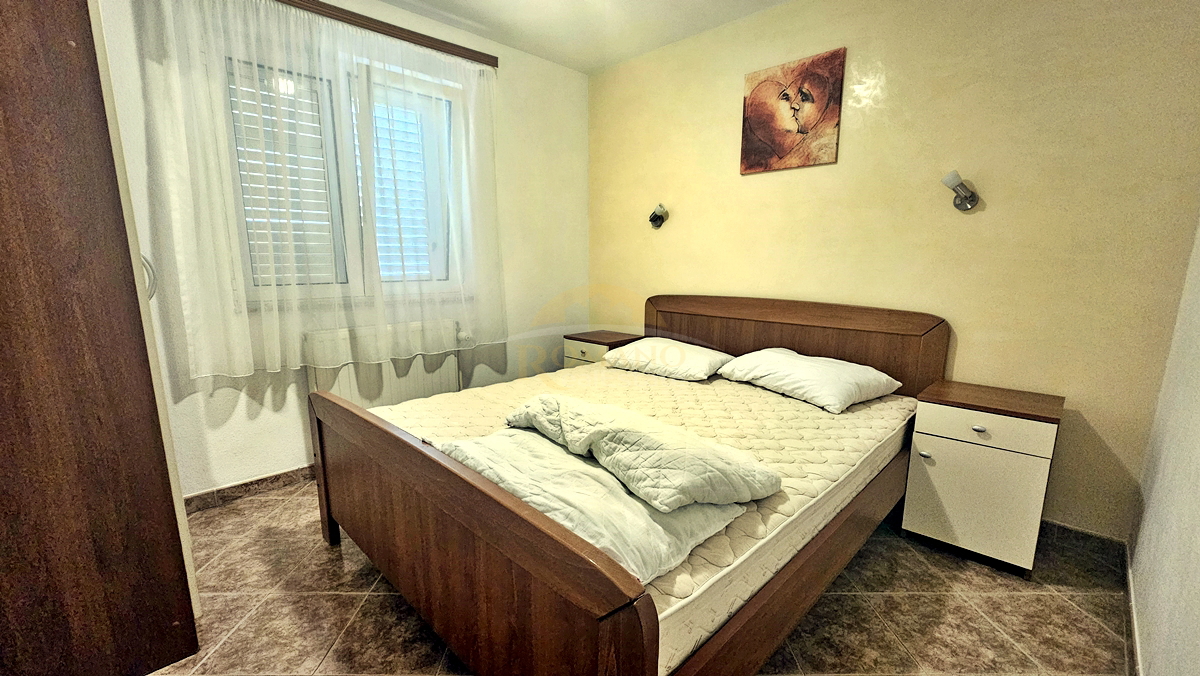 Apartmajska hiša v Okrugu Gornjem/Čiovo, drugi niz od morja - 5 apartmajev